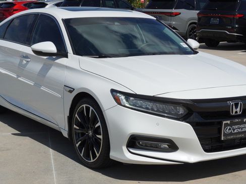 Used 2019 Honda Accord Touring image 3