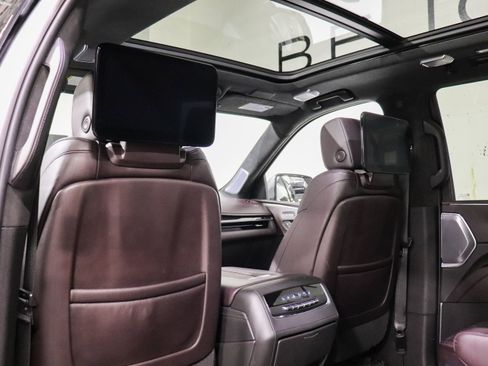Used 2023 Cadillac Escalade Sport Platinum w/ LPO, ONYX Package AWD/4WD image 17