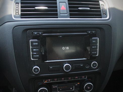Used 2012 Volkswagen Jetta GLI Autobahn FWD image 79