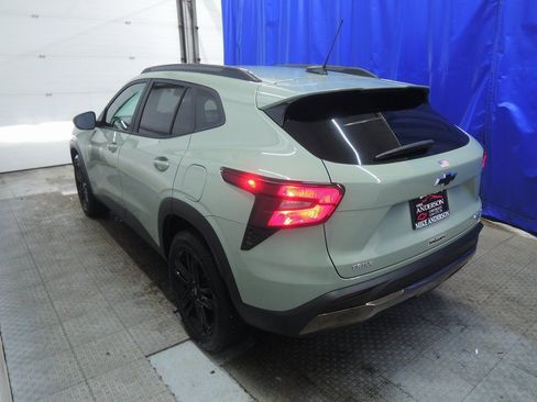 Used 2025 Chevrolet Trax ACTIV w/ Sunroof Package image 8