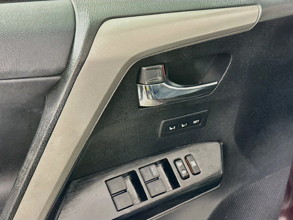 Used 2016 Toyota RAV4 Limited FWD image 21