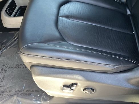 Used 2023 Chrysler Pacifica Touring-L FWD image 28