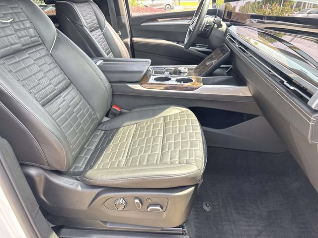 Certified 2025 Cadillac Escalade ESV Sport Platinum AWD/4WD image 9