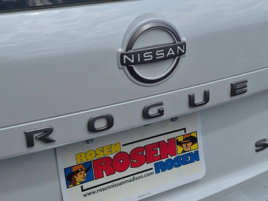 Used 2025 Nissan Rogue SL AWD/4WD image 10