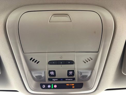 Used 2018 Buick Enclave Essence image 30