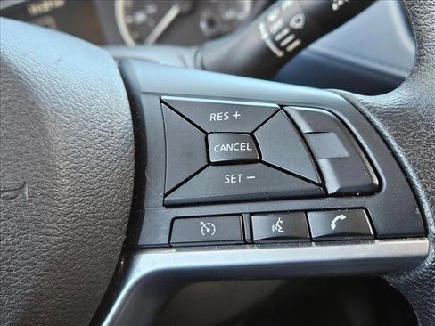 Used 2025 Nissan Versa SV image 11