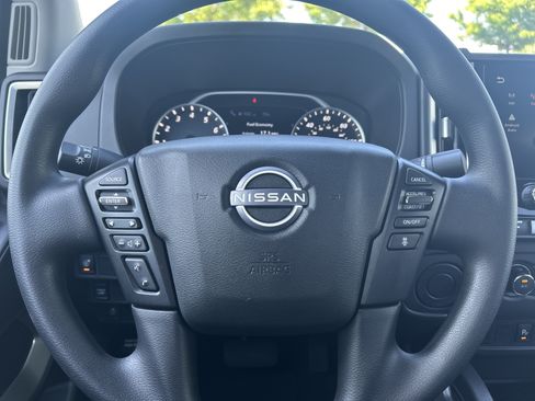 Used 2025 Nissan Frontier SV RWD image 18