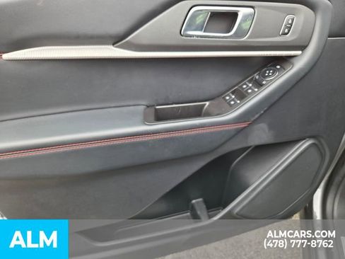 Used 2025 Ford Explorer ST-Line w/ ST-Line Street Pack AWD/4WD image 15