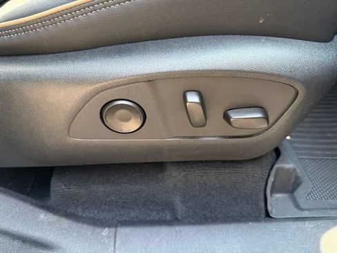 Used 2025 Chevrolet Traverse High Country FWD image 33