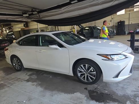 Used 2020 Lexus ES 350 w/ Premium Package FWD image 3