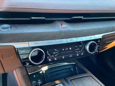 Used 2024 Genesis G80 image 28