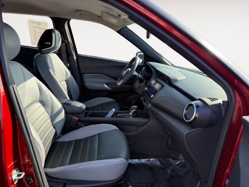 Used 2023 Nissan Kicks SR w/ SR Premium Package image 19