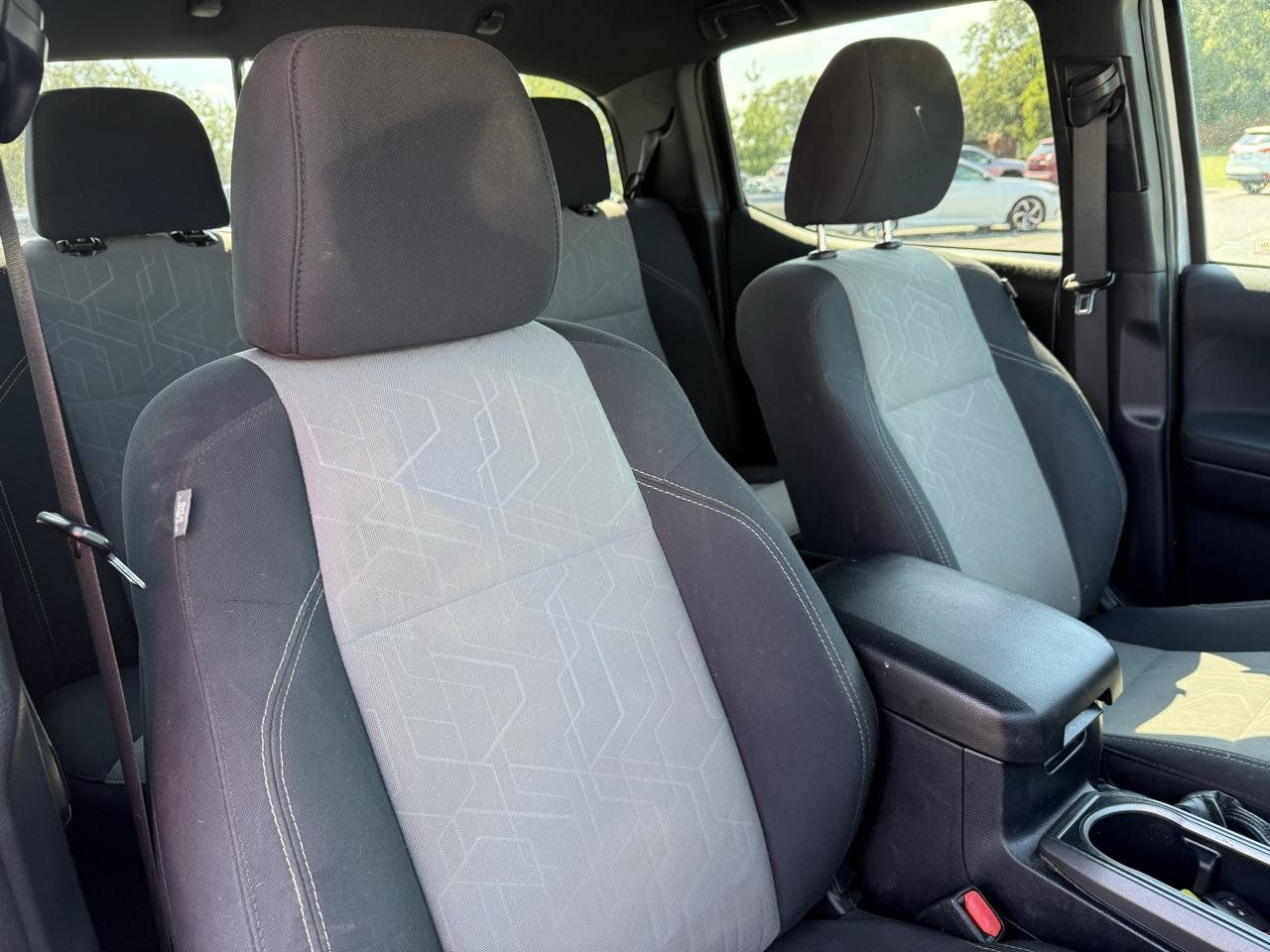 Used 2020 Toyota Tacoma TRD Off-Road w/ Technology Package AWD/4WD image 18