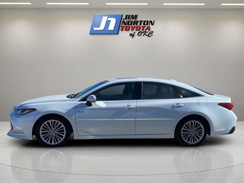 Used 2019 Toyota Avalon Limited image 8