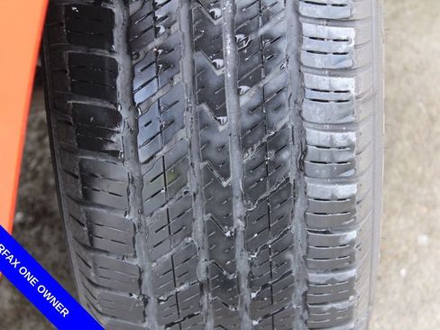 Used 2017 Toyota Tacoma TRD Sport w/ Tow Package (A/T) image 12