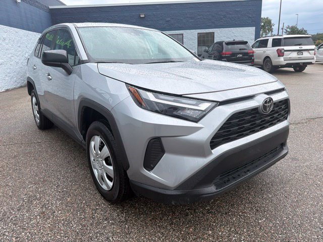 Used 2025 Toyota RAV4 LE AWD/4WD image 7