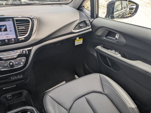 New 2025 Chrysler Voyager LX image 14