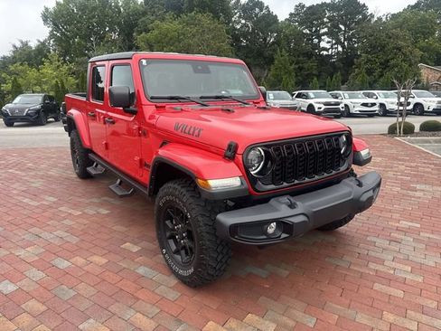 Used 2024 Jeep Gladiator Sport AWD/4WD image 19