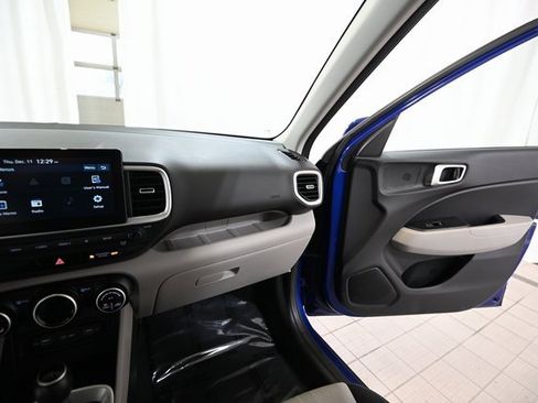 Used 2022 Hyundai Venue SEL image 26