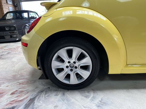 Used 2009 Volkswagen Beetle S FWD image 30
