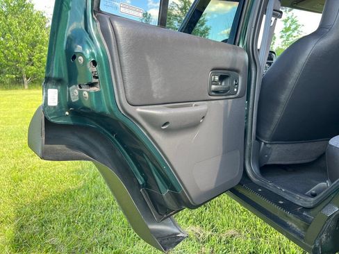 Used 2001 Jeep Cherokee Sport AWD/4WD image 36