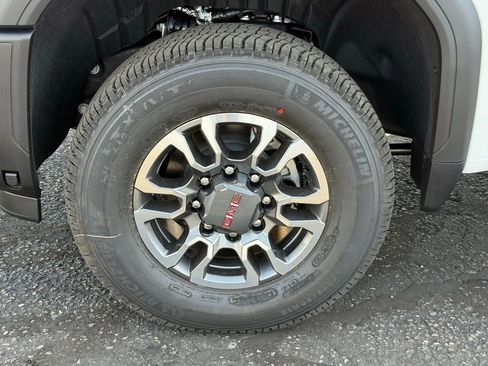 New 2026 GMC Sierra 2500 SLE image 9