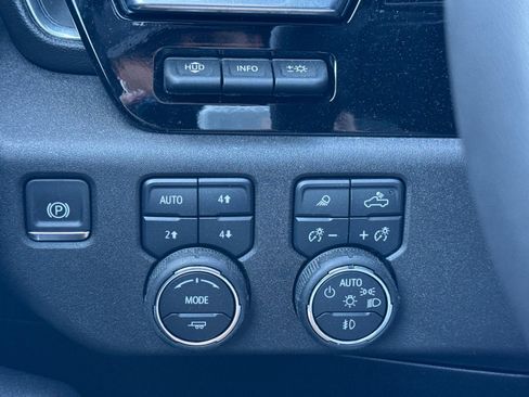 Used 2025 Chevrolet Silverado 1500 High Country AWD/4WD image 42