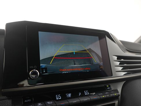 Used 2025 Toyota Camry SE w/ Convenience Package image 25