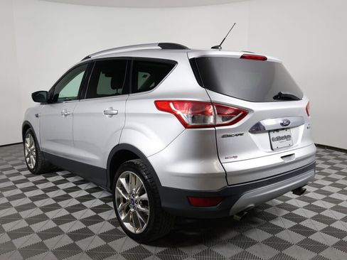 Used 2016 Ford Escape SE w/ SE Chrome Package image 4