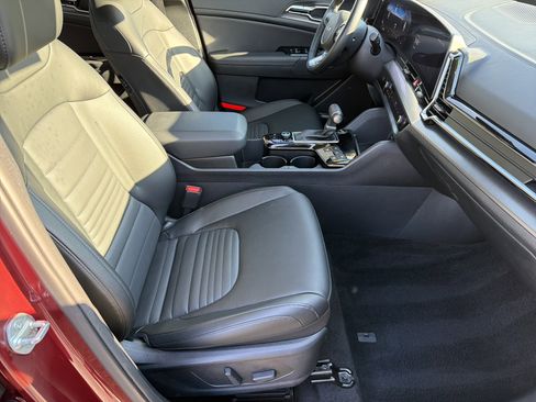 Used 2025 Kia Sportage SX image 13