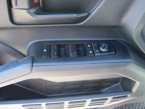 Used 2024 Toyota Tacoma SR5 AWD/4WD image 16
