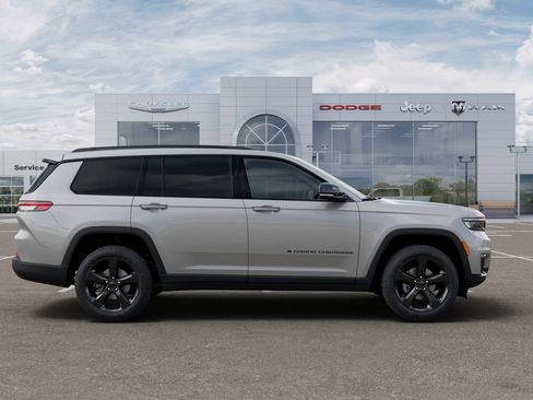 New 2025 Jeep Grand Cherokee L Limited w/ Black Appearance Package AWD/4WD image 22