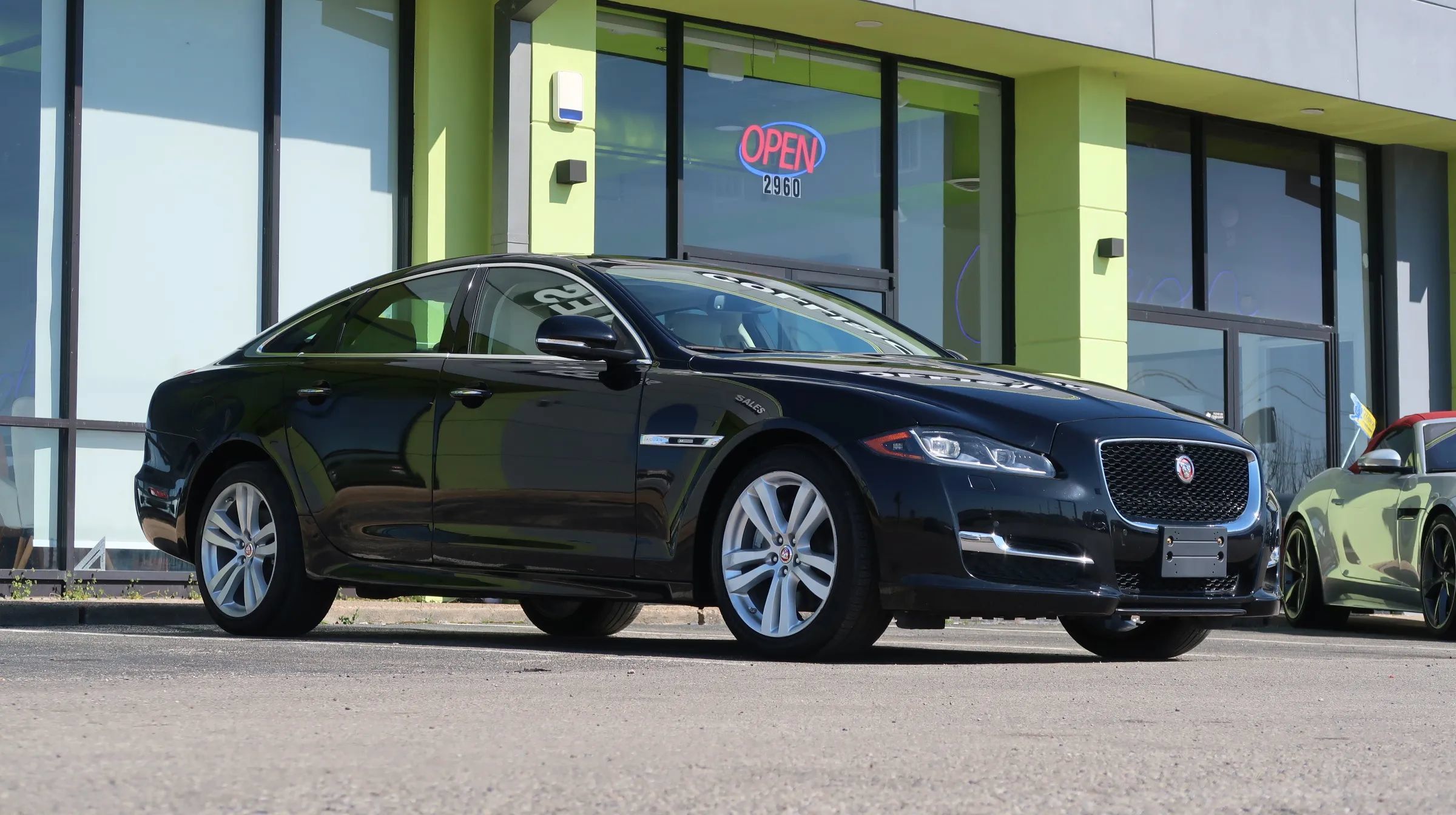 Used 2017 Jaguar XJ R-Sport RWD image 6