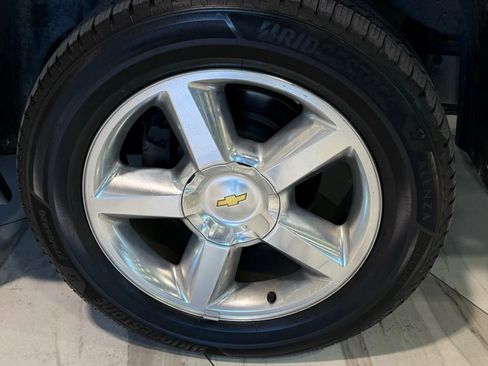 Used 2013 Chevrolet Avalanche LTZ image 32