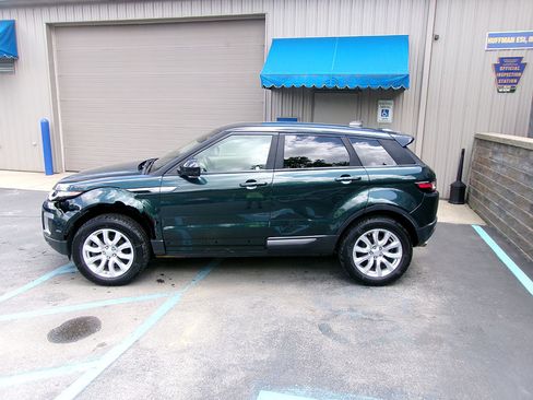 Used 2017 Land Rover Range Rover Evoque SE image 3