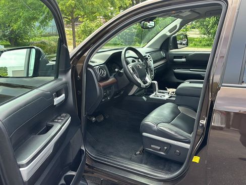Used 2020 Toyota Tundra Limited w/ Limited Premium Package AWD/4WD image 2