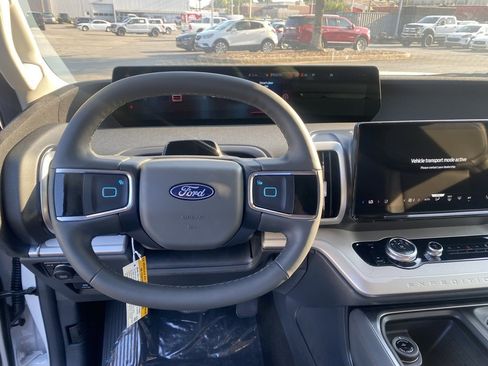 New 2025 Ford Expedition Active image 17