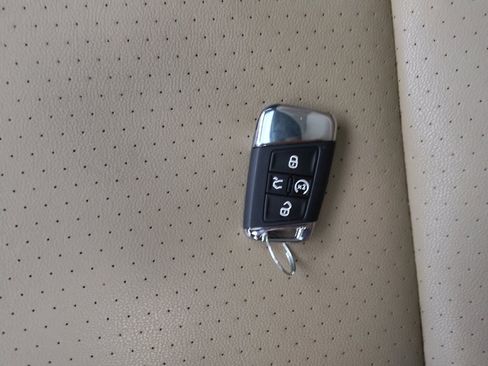 Used 2020 Volkswagen Jetta R-Line FWD image 32