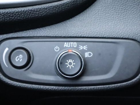 Used 2018 Chevrolet Trax LS AWD/4WD image 28