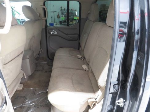 Used 2017 Nissan Frontier SV RWD image 9