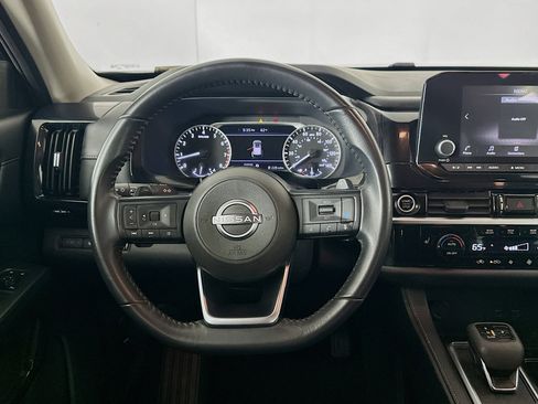 Used 2024 Nissan Pathfinder SV image 18