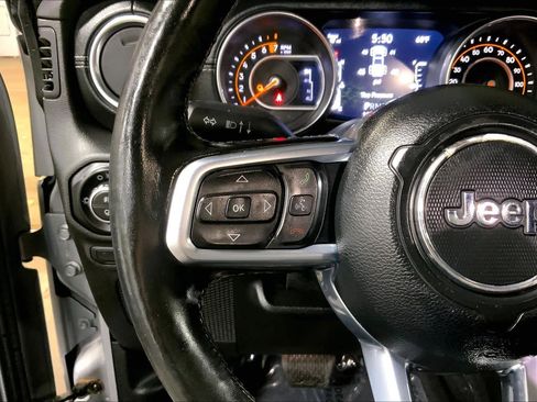 Used 2020 Jeep Gladiator Overland AWD/4WD image 24