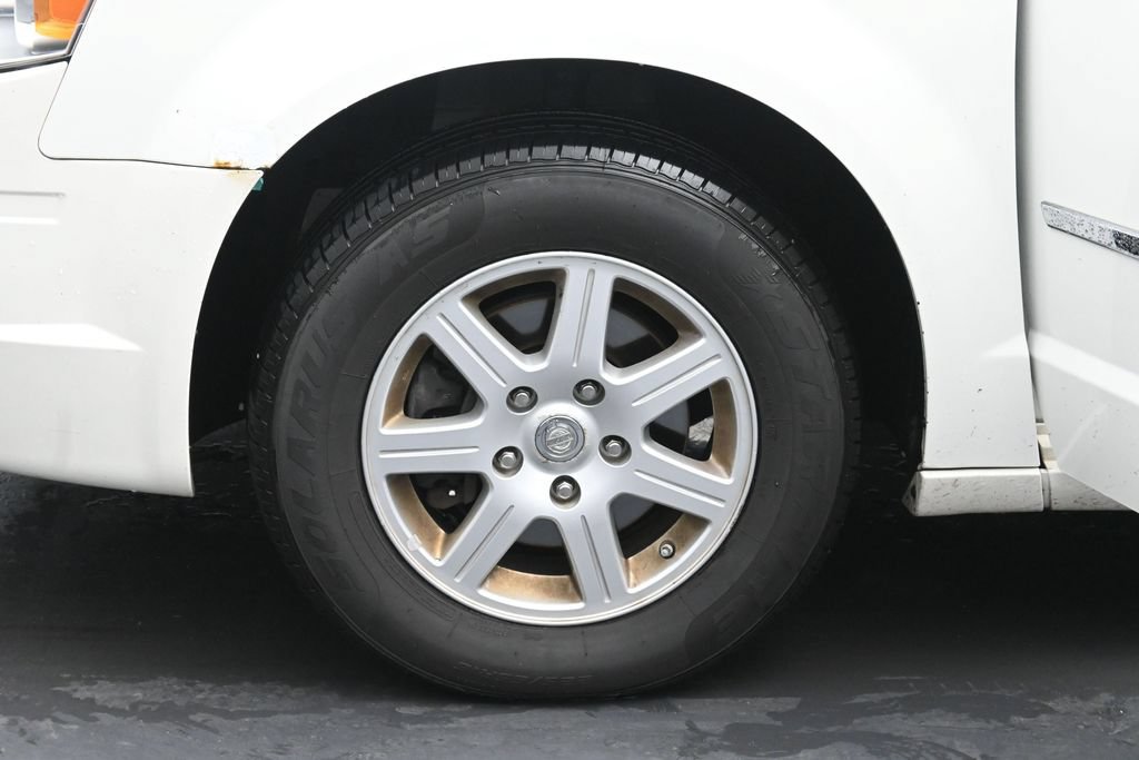 Used 2010 Chrysler Town & Country Touring FWD image 25