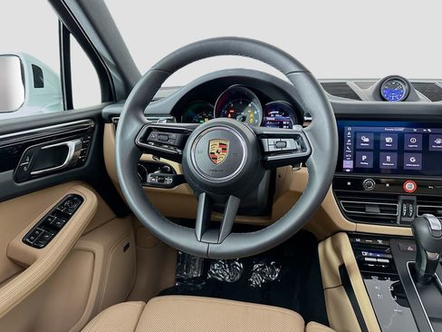 Used 2025 Porsche Macan image 25