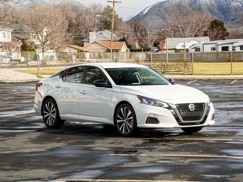 Used 2022 Nissan Altima 2.5 SR image 3