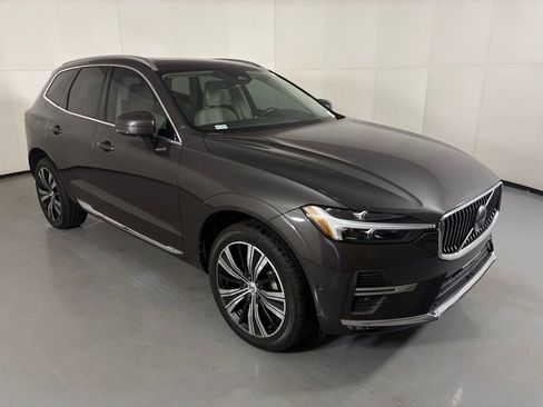 Used 2022 Volvo XC60 B5 Inscription w/ Advanced Package image 2