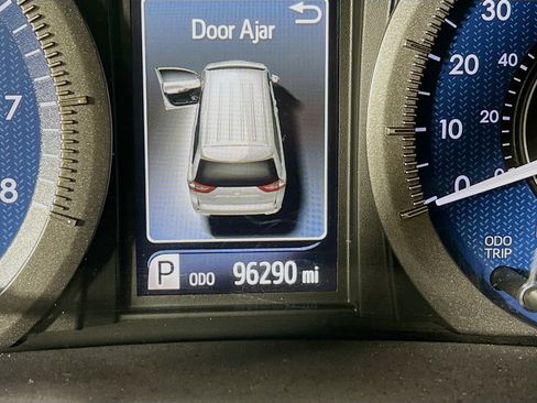 Certified 2018 Toyota Sienna XLE w/ XLE Navigation Package FWD image 11