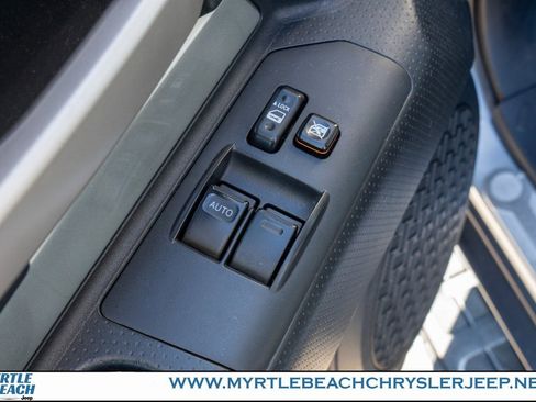 Used 2008 Toyota FJ Cruiser 4WD image 16