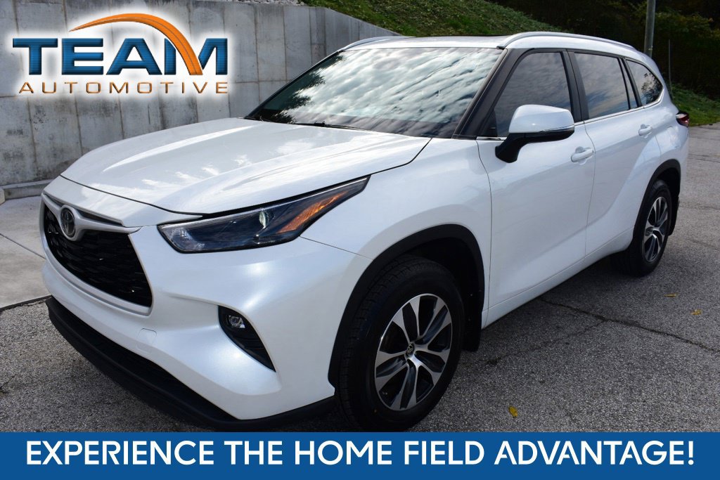 Used 2024 Toyota Highlander XLE AWD/4WD image 1
