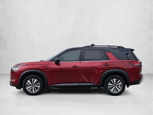 Used 2022 Nissan Pathfinder SL w/ Lighting Package (N92) FWD image 9